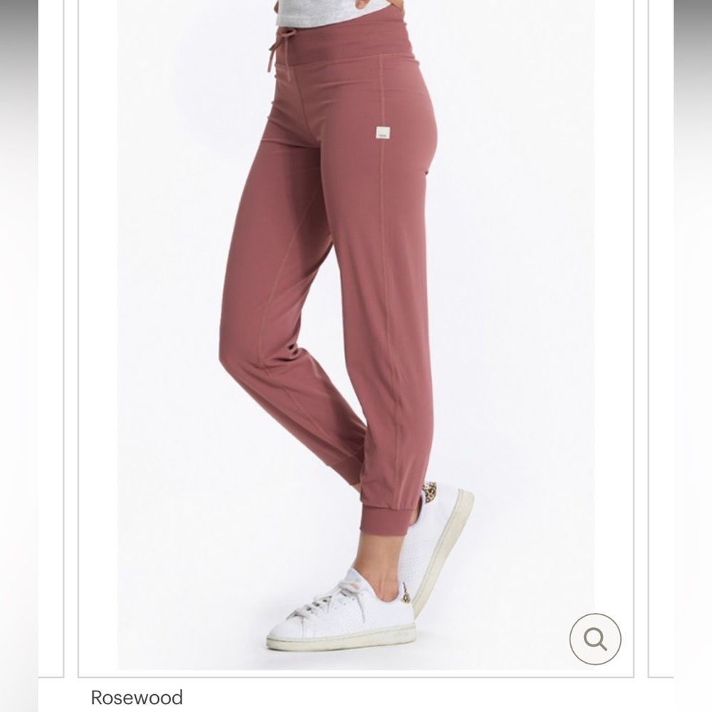 Vuori Daily Jogger in Rosewood | Size M | Like New